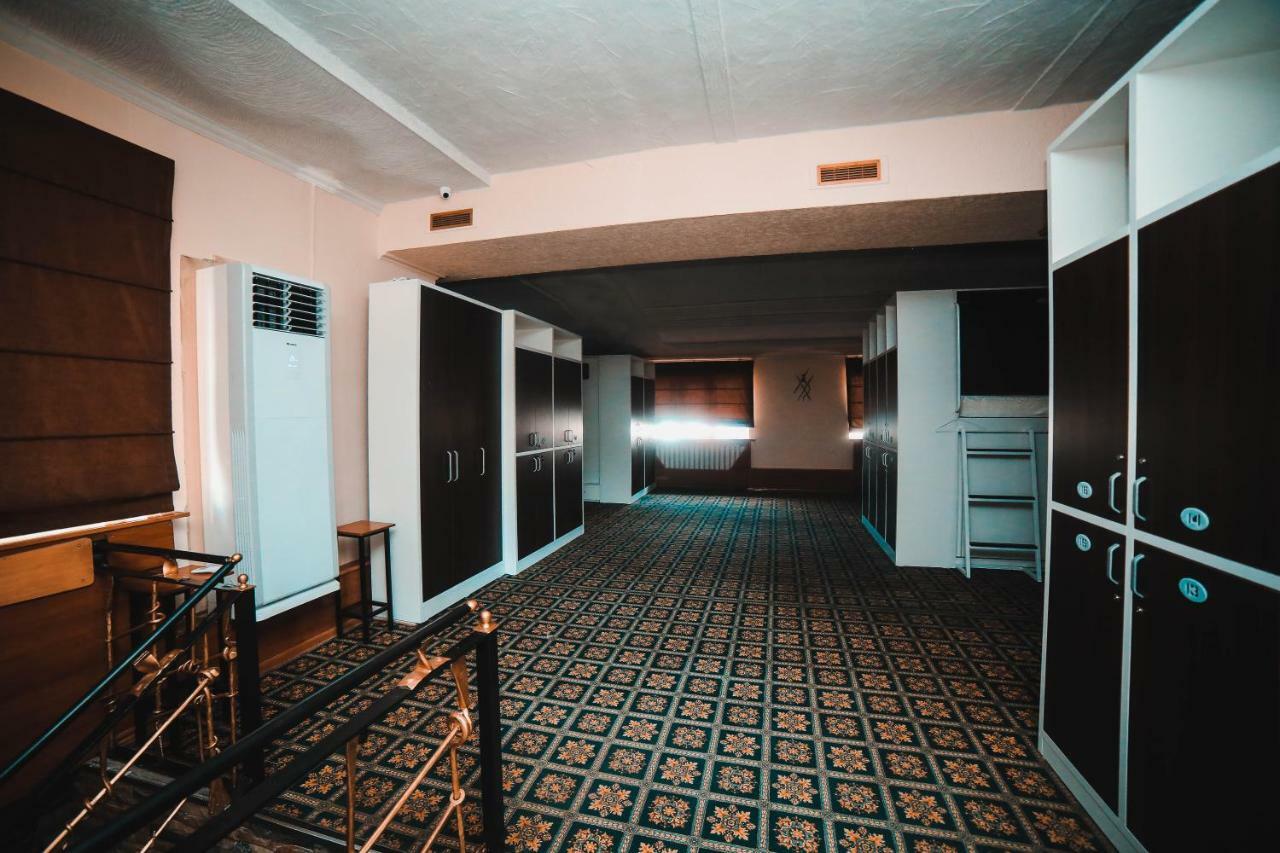 Capsule Hotel Technocave Bisjkek Buitenkant foto