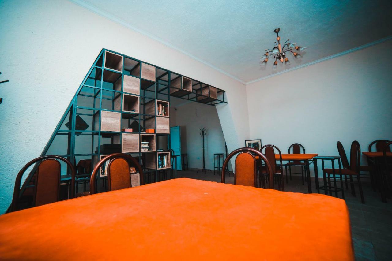 Capsule Hotel Technocave Bisjkek Buitenkant foto